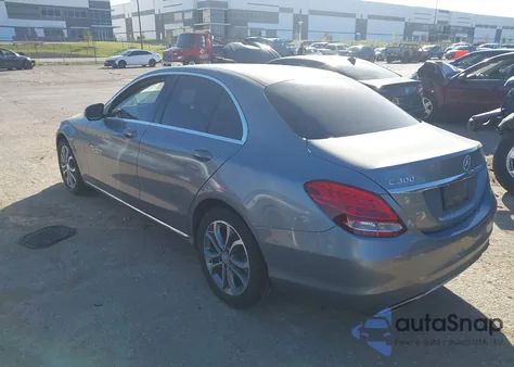 2016 Mercedes-Benz C 300 z USA, uszkodzony, nr VIN 55SWF4JBXGU121970